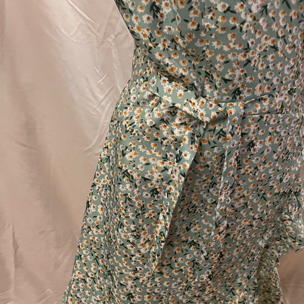 Spring Flowers Wrap Around Dress - Picture 3 of 8